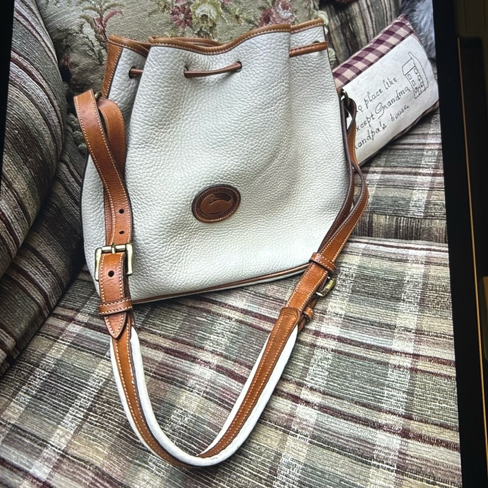 Dooney bourke classic bag some inside wear stains
